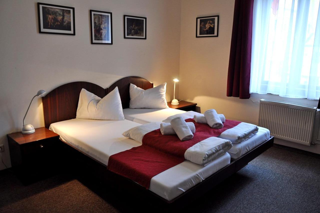 לוקט Hotel U Bileho Kone מראה חיצוני תמונה
