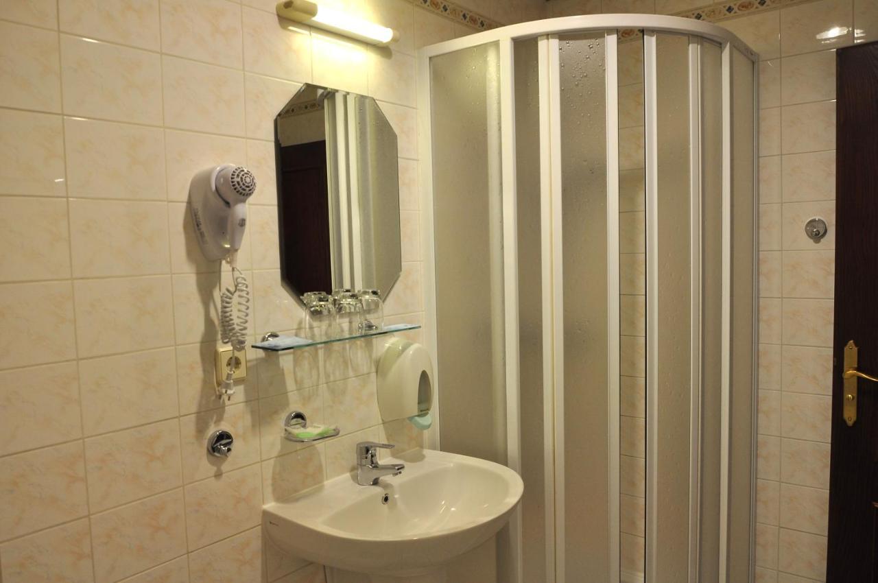 לוקט Hotel U Bileho Kone מראה חיצוני תמונה