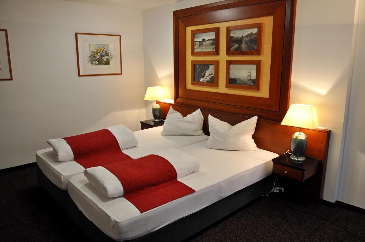 לוקט Hotel U Bileho Kone מראה חיצוני תמונה