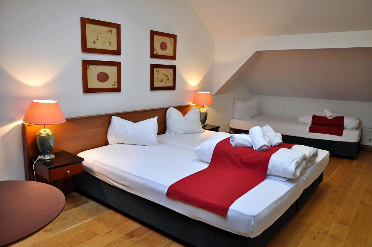 לוקט Hotel U Bileho Kone מראה חיצוני תמונה