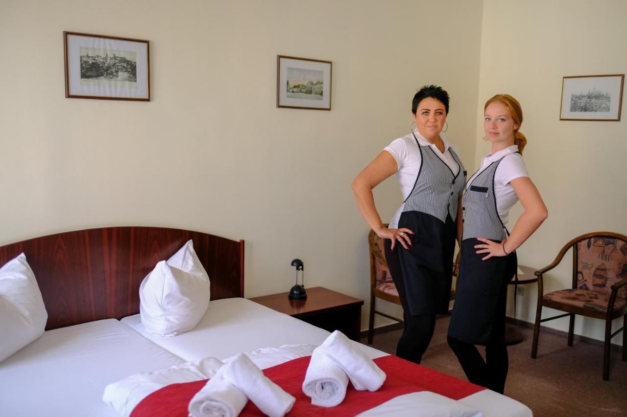 לוקט Hotel U Bileho Kone מראה חיצוני תמונה